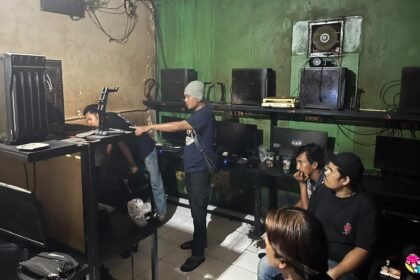 WARNET JUDI: Tim Ditressiber Polda Jawa Tengah menyidak Warnet Strix Cyber Arena, Jalan Suyudono, Kota Semarang yang jadi lokasi judi online. (ist)