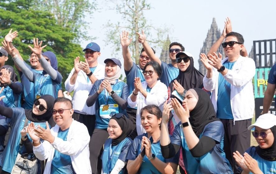 MERIAH - 3.000 pelari dari berbagai daerah mengikuti gelaran PLN Mobile Electric 5K Series bertajuk Power Your Speed di DI Yogyakarta, dengan panorama kawasan Candi Prambanan.