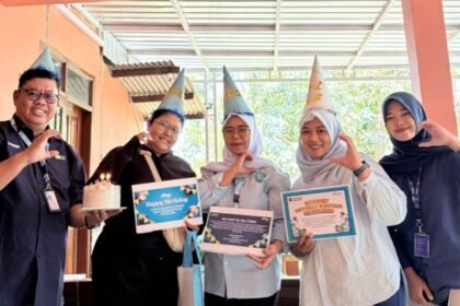 SURPRISE UNTUK PELANGGAN - Merayakan Hari Ulang Tahun (HUT) ke-26, PLN Icon Plus Jawa Bagian Tengah memberikan kejutan kepda pelanggan setia di Semarang.