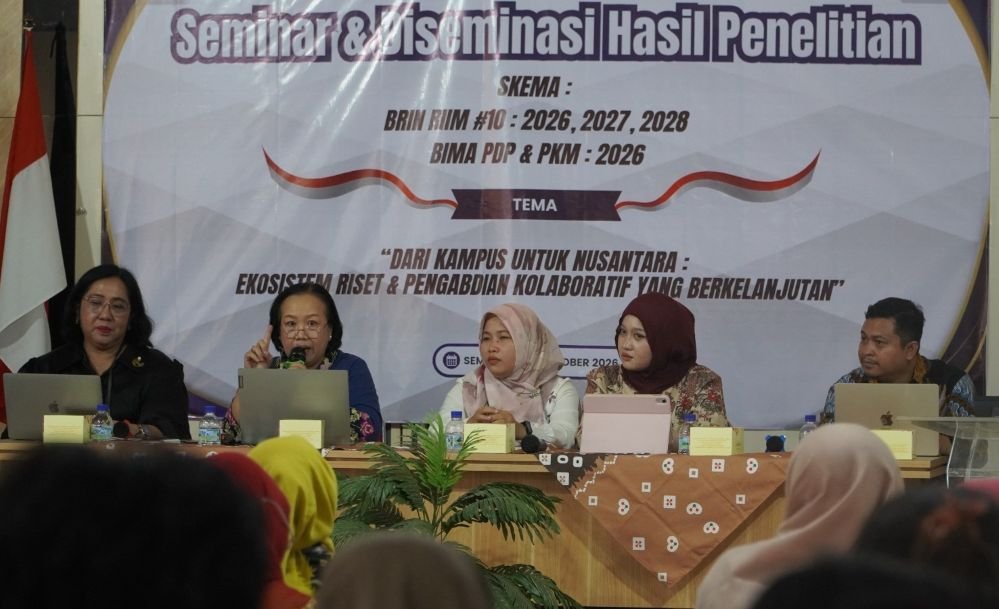 PAPARKAN HASIL RISET - Dosen Untag Semarang yang tergabung dalam tim penelitian dan pengabdian masyarakat memaparkan hasil penelitian mereka yang berdampak, terkait persoalan sehari-hari yang dihadapi masyarakat.