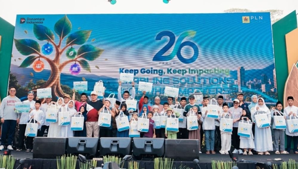 BERBAGI - HUT ke-26, PLN Icon Plus salurkan santunan kepada anak yatim dan dhuafa melalui enam yayasan, serta bantuan kepada dua masjid di sekitar operasional perusahaan.