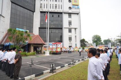 SEMANGAT PENGABDIAN - PLN Icon Plus SBU Regional Jawa Bagian Tengah turut mengikuti upacara peringatan Hari Listrik Nasional ke-81 yang diselenggarakan oleh PLN UID Jawa Tengah.