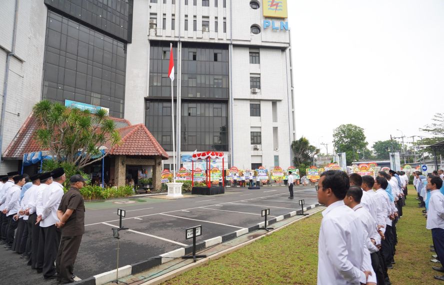 SEMANGAT PENGABDIAN - PLN Icon Plus SBU Regional Jawa Bagian Tengah turut mengikuti upacara peringatan Hari Listrik Nasional ke-81 yang diselenggarakan oleh PLN UID Jawa Tengah.