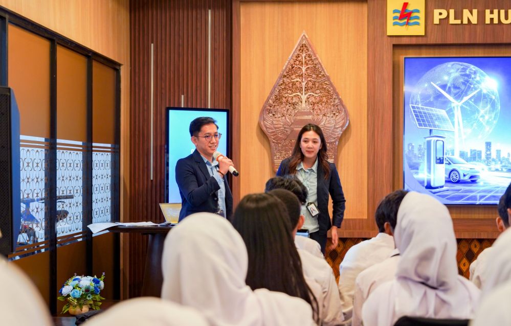 TERIMA KUNJUNGAN - PLN Icon Plus SBU Regional Jawa Bagian Tengah menerima kunjungan industri dari SMK Patriot Pituruh di PLN Hub Yogyakarta, lingkungan PLN UID Yogyakarta.