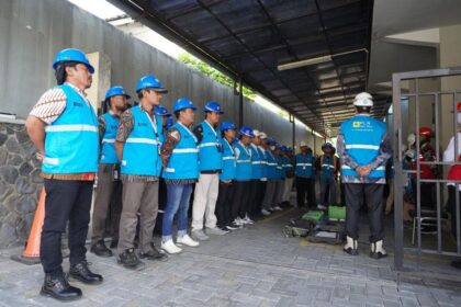 PEDULI KESELAMATAN KERJA - PLN Icon Plus menghadirkan program CARES (Continuous Awareness for Risk Elimination & Safety) sebagai wujud komitmen dalam menumbuhkan kesadaran terhadap risiko kerja.