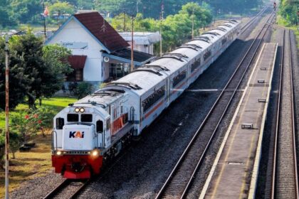 ILUSTRASI: Kereta api sedang melaju di wilayah Daop 4 Semarang. (ist)