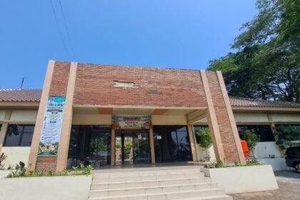 SEKOLAH SEPI: SDN Ngaliyan 4 Semarang sepi karena mayoritas siswanya belajar daring atau tidak ke sekolah pada Jumat (2/10/2026). (bae)
