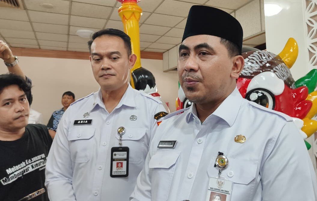 Wakil Gubernur Jawa Tengah (Wagub Jateng) Taj Yasin Maimoen (Gus Yasin) ditemui awak setelah menghadiri kegiatan konferensi pers "Opening Ceremony Proprov Jateng 2026" di Co Work Space Gedung A Setda Provinsi Jateng, Rabu (21/10/2026). (dul)