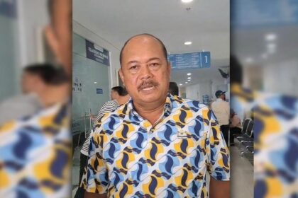 Ketua Harian PB Porprov XVII Jawa Tengah 2026, Sujarwanto Dwiatmoko, saat ditemui di rumah sakit usai meninjau altet silat yang meninggal dunia di RS Primaya Semarang, Kamis (29/10/2026). (bae)