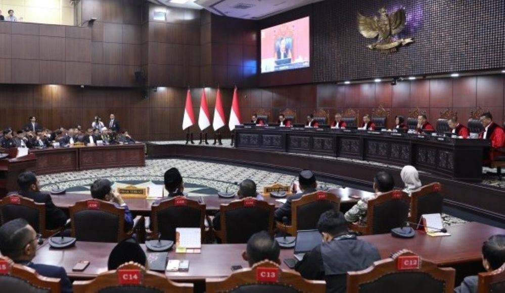 PEMBACAAN PUTUSAN - Suasana sidang pengucapan putusan sengketa Syarat Pendidikan Gibran Rakabuming Raka sebagai Cawapres, di Ruang Sidang MK, Jakarta, Selasa (6/1/2026).