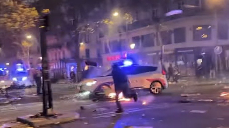 DEMO RUSUH - Aksi demonstrasi besar-besaran di Prancis yang menyoroti kebijakan sekolah dan mahalnya biaya hidup di Prancis, pada 17 Oktober 2026, berujung rusuh di berbagai penjuru negara tersebut.